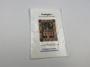 Twilight Punch Needle Pattern di Charlotte Dudney Russian Primitive Bird - Foto 1 di 3