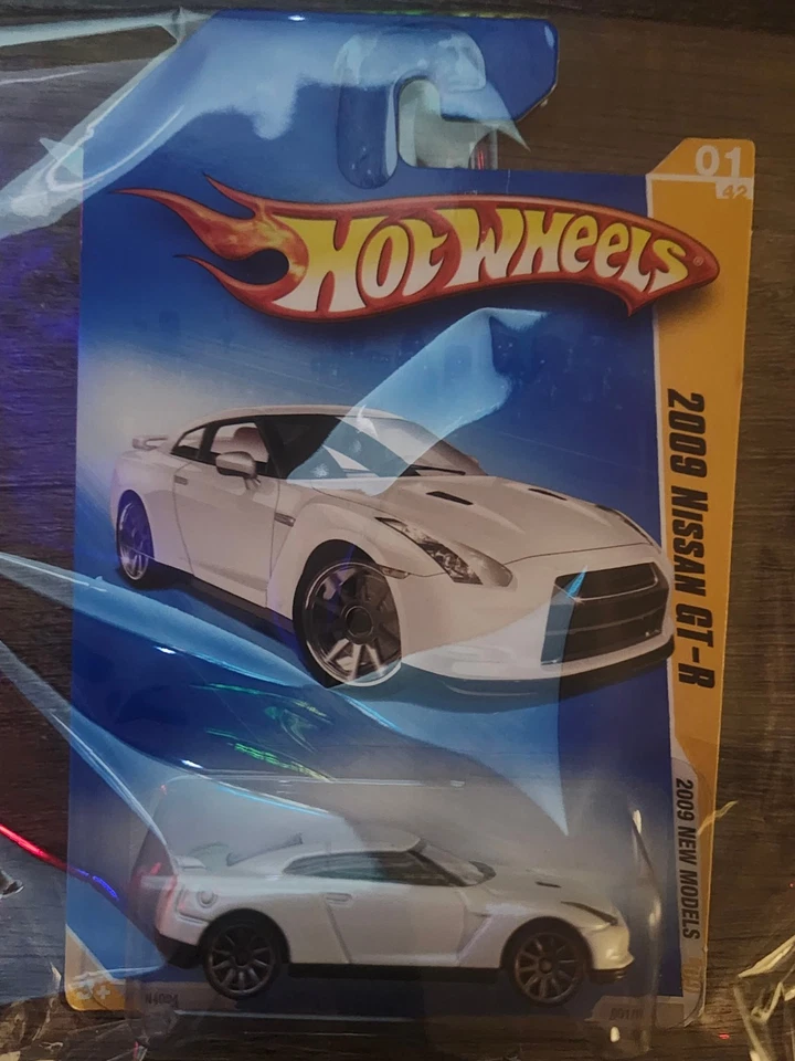 Hot Wheels 2009 новые модели #1 2009 Nissan GT-R белый и серебристый - Изображение 1 из 1