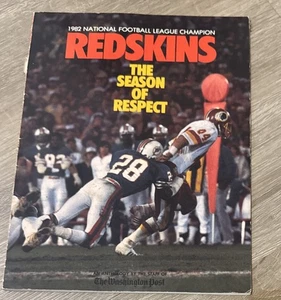 Libro 1983: Washington Redskins La Temporada de Respeto con Foto de Periódico M624 - Imagen 1 de 10