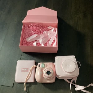 Fujifilm Instax Mini 7S Sofortbildkamera mit Album & Tasche - Bild 1 von 9