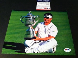 Y.E. FOTO DE GOLF Yang firmada automática 8x10 PSA/ADN certificado de autenticidad - Imagen 1 de 2