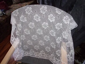 2 HANDMADE VINTAGE WHITE LACE SQUARE DOILIES - Picture 1 of 11