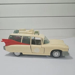 Veicolo auto d'epoca Real Ghostbusters ECTO-1A con artiglio 1984 Kenner - Foto 1 di 16