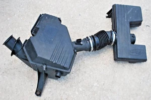 Sistema de caja de admisión de filtro de aire Hummer H3 2007 3,7 L con filtro K&N OEM usado - Imagen 1 de 8