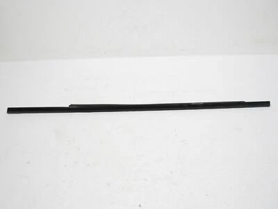 17-20 Jaguar F-Pace 2018 puerta trasera derecha ventana cinturón moldura exterior con sello | Foto 1 de 4