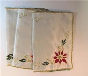 Juego de 4 manteles individuales navideños con flor de pascua adornados con cuentas - Imagen 1 de 3