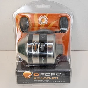 Carrete giratorio Daiwa D Force FC100-20 cubierta pesca doble mango eléctrico rueda - Imagen 1 de 4