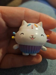Dreamwork's Gabby's Dollhouse - Cakey Cat Mini Figure 1.5 Inch - Picture 1 of 6