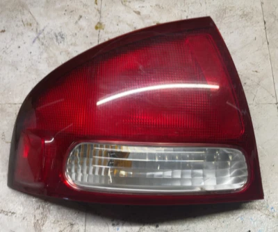 подходит для левого заднего фонаря левого водителя для Nissan Sentra 2000-2003 годов выпуска с креплением на четверть оригинального - Изображение 1 из 4