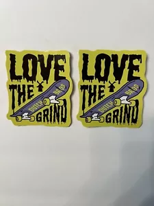 Juego de 2 pegatinas Dutch Bros Love the Grind NUEVO lanzamiento septiembre 2023 - Imagen 1 de 4