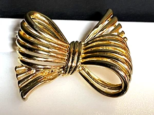 Vintage Brooch Jewellery Bow Ribbon Gold Metal 18.14g - Picture 1 of 4