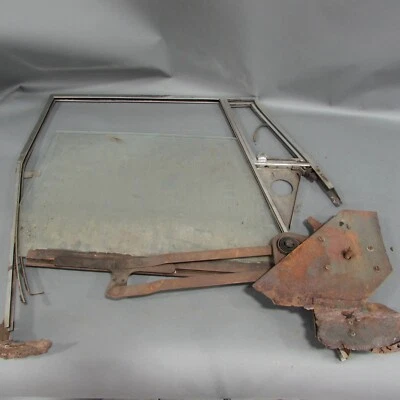 Marco de ventana de puerta lateral del conductor Facel Vega III (3) 1963 oxidado abollado roto Foto 1 de 4