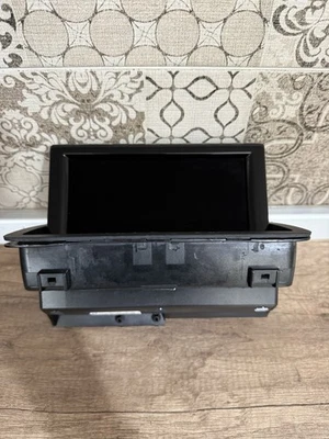 AUDI A1 8x Stereo Radio - Parte superiore autoradio funzionante RMC_EU_P14321 - Immagine 1 di 4