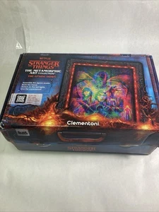 Clementoni Stranger Things Metamorphe Kunst mit LED-Licht: 520-teiliges Puzzle - Bild 1 von 9