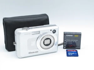 Casio EXILIM EX-Z750 7.2MP Digital Camera Silver WORKS Super Clean (B1 - 75094) - Picture 1 of 6