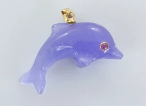 Colgante de delfín de jade y rubí púrpura en oro amarillo de 14 k - Imagen 1 de 3