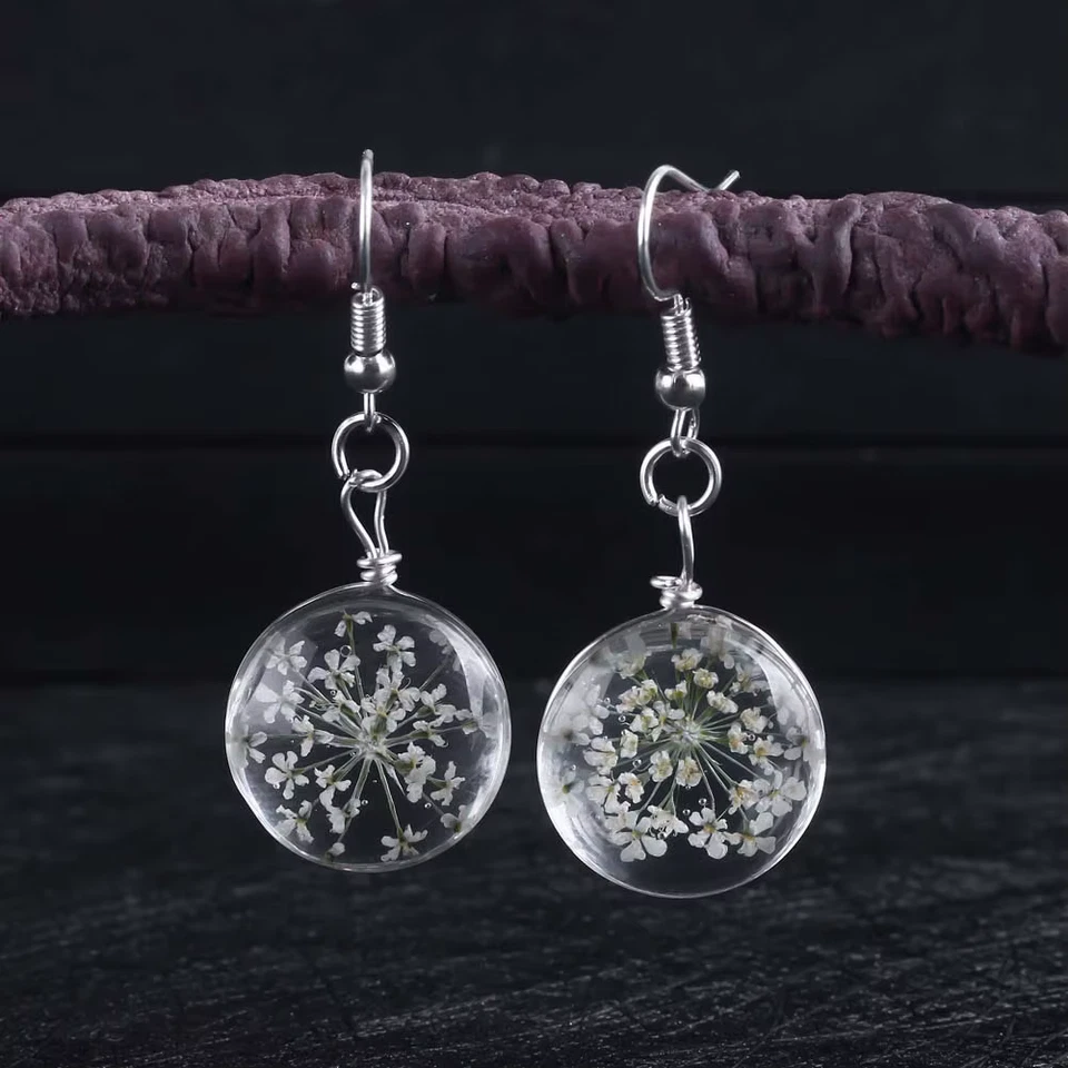 Серьги из смолы с цветочным лепестком - Изображение 1 из 1