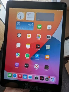 Apple iPad 8th Gen. 32GB, Wi-Fi, 10.2 in - Space Grey (New Screen) - Afbeelding 1 van 6