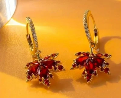 Pendientes colgantes de hoja de arce del mercado negro de la Casa Blanca tono dorado Foto 1 de 4