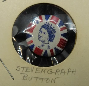 COLLECTIBLE Vintage DAMASK SILK QUEEN OF ENGLAND CORONATION Clothing BUTTON - Picture 1 of 2