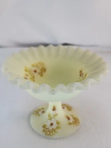Fenton Custard Glass Ruffled Candy Dish Hand Painted Daisy Design Signed 3.5" - Picture 1 of 5