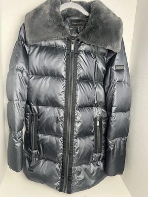 Abrigo acolchado BCBG Max Azria para mujer chaqueta de plumón pequeña gris metalizado ribete de piel sintética Foto 1 de 4