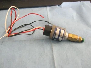 Whitman Controls Model: P117G-5H-F12L24 Body Pressure Switch < - Picture 1 of 1