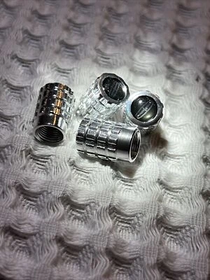 4x Tapa de vástago de válvula de aire de neumático de aleación de metal cromado brillante para autos y SUV Lincoln Foto 1 de 2
