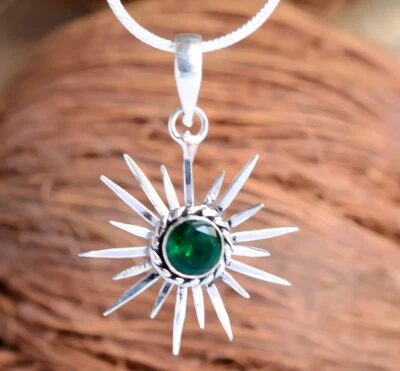 Colar pingente de sol russo de prata esterlina 925 com pedra preciosa Diopside feito à mão - Imagem 1 de 4