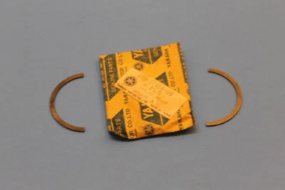 NOS YAMAHA CLIP CANTIDAD 2 DS7 R5 PIEZA # 278-17414-00-00 / 278-17414-09-00 Foto 1 de 4