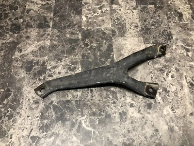 Soporte de montaje de parachoques trasero izquierdo Ram 2009-2017 1500 2500 3500 OEM 2009-2017 Foto 1 de 4