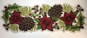 Corredor de mesa con cuentas a mano vacaciones Navidad flores de pascua piñas bayas de acebo - Imagen 1 de 10