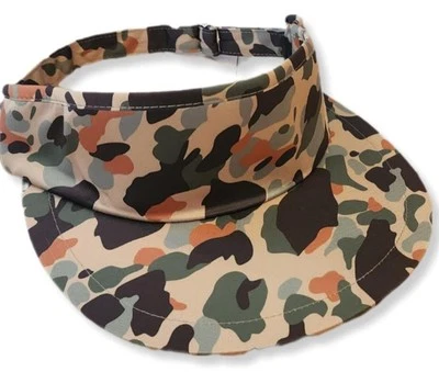 Gorra con visera de golf camuflada de piel de rana  Foto 1 de 2