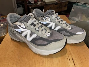 🔥Scarpe Sneakers New Balance 990v6 Grigio/Bianco Scamosciato GC990GL6 - TG 6,5 Wmns#1108 - Foto 1 di 6