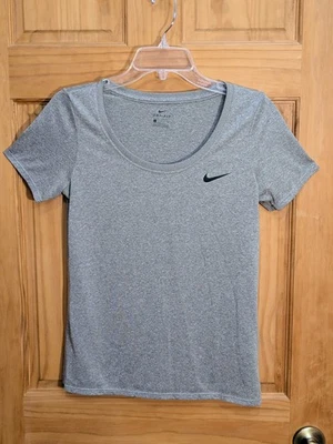 Nike Para Mujer Talla SP Dri Fit Cuello Redondo Top Camisa Gris Ropa Activa Deportes Entrenamiento Foto 1 de 4