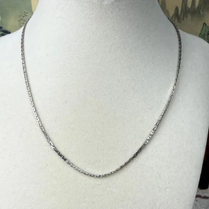 Vintage 80er 90er Silberfarbene Kette Halskette Minimalistisch Stapelbar Klassisch 7,5" - Bild 1 von 3