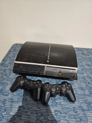 Console PS3 80Go pour pièces uniquement - s'allume, mauvais lecteur de disque, 2 manettes - Photo 1/4