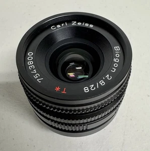 Carl Zeiss Biogon T*28mm F2.8 for Leica M w/hood & filter - Picture 1 of 6