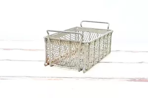 Cesta de malla de alambre industrial vintage tamaño mediano metal industrial cesta #2 - Imagen 1 de 8