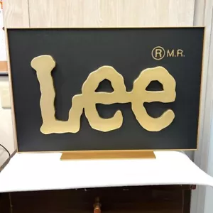 Apparecchi da negozio con logo Lee 3D circa 60 cm x 40 cm Non Vendo Rara Insegna Marrone - Foto 1 di 11