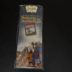 Disney Katalog Bilderbuch Serie 1 Klappnadel Isle Naboombu Bettknöpfe Besenstiele - Bild 1 von 6