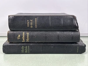 Lotto Sacra Bibbia e Inno Luterano Vintage Lettera Rossa Edizioni Autopronunciate - Foto 1 di 17