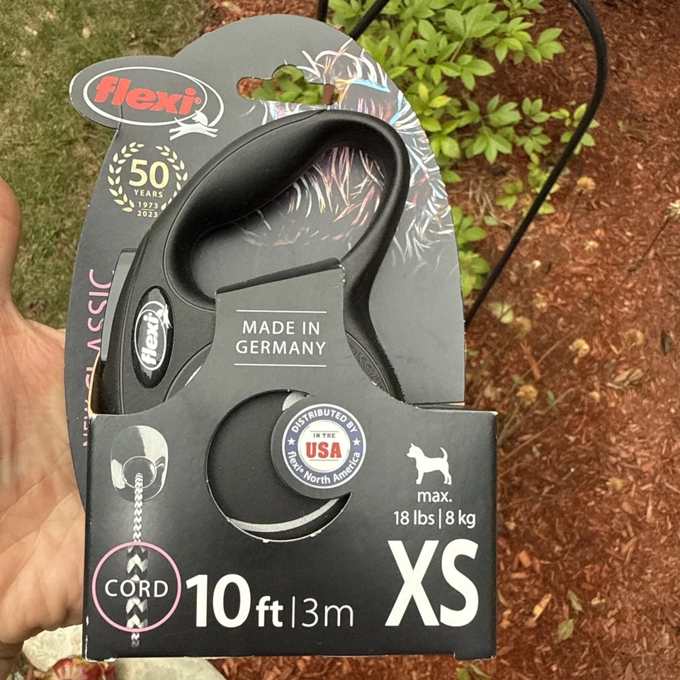 Flexi Classic Retractable Dog Leash 10 FT Cord Size XS to 18lbs Black
