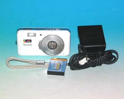 Kodak EasyShare V1003 10.0MP Digital Camera - White Glaze #3363 - Image 1 of 4