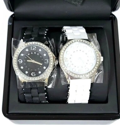 NUEVO RELOJ MARC JACOBS PELLY JUEGO DE 2 PIEZAS PLATEADO, NEGRO, BLANCO ENVUELTO EN SILICONA MBM9030 Foto 1 de 4