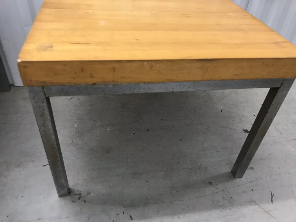 2 Mesitas de Noche Mid-Century Cromadas para Patas Carnicero Bloque Tops Retro De Colección Foto 1 de 4