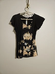Maurices Womens Black Floral With Lace Flutter Sleeve Top Size Small - Picture 1 of 7