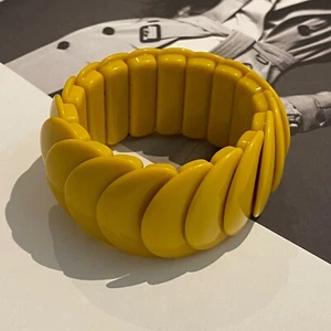 Latoir Fashion Yellow Round Bead Acrylic Resin Stretch Statement Bracelet Bangle - Picture 1 of 3