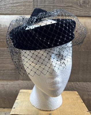1950’s Vintage Open Crown Black Velvet Wedding Church Derby Cocktail Hat W/Veil - Image 1 of 4