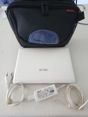 Notebook Mini Portatile ASUS EEE PC - Immagine 1 di 4